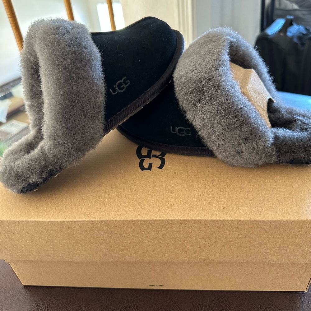 Ugg Scuffette slippers NEW !